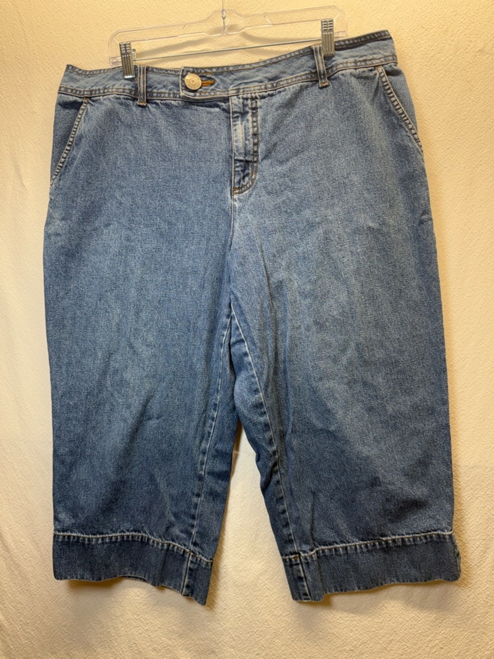 Women Capri Summer Jeans Nicely Faded Wide At Calf Sewn In Cuff Casual Shorts